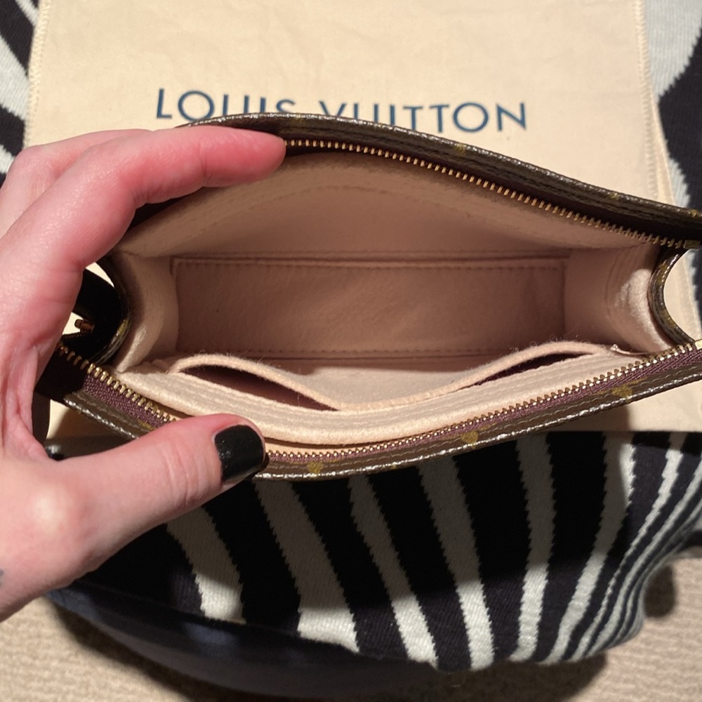 LOUIS VUITTON TOILETRY 19 not for sale - Picture 6 of 9